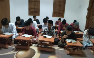 Kajian Kitab Fikih Warnai Program Nyantri MTs N 5 Kulon Progo