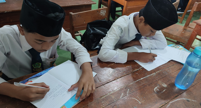 Semarak Bulan Bahasa 2026, ProLiSa MTsN 5 Kulon Progo Ajak Murid Berkarya Melalui Puisi