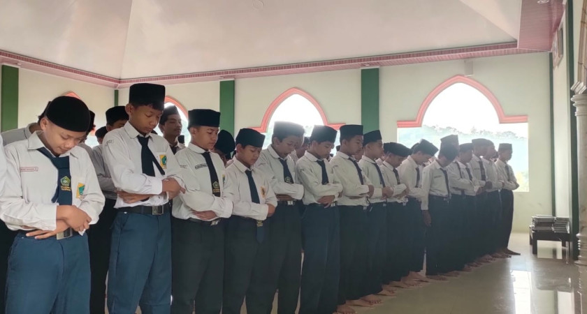 Awali Tahun 2026, Siswa MTsN 5 Kulon Progo Gelar Sholat Dhuha Berjamaah