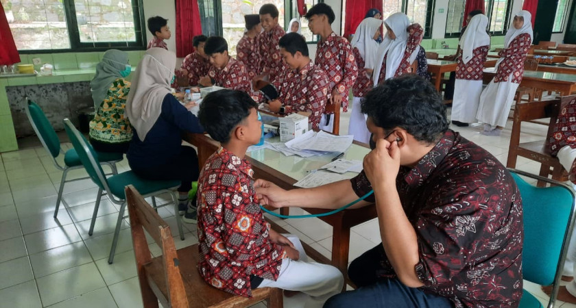 Mendeteksi Dini Kesehatan, MTsN 5 Kulon Progo dan Puskesmas Samigaluh 1 Gelar Skrining Hb dan GDS Massal