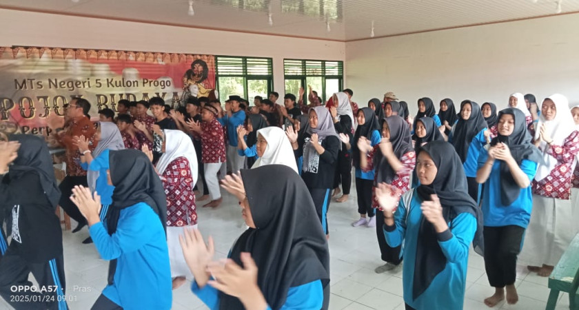 Siswa MTsN 5 Kulon Progo Semangat Belajar Senam Anak Indonesia Hebat