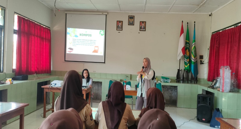 KKN UGM Berbagi Inovasi Pengelolaan Sampah Organik kepada Siswa MTsN 5 Kulon Progo