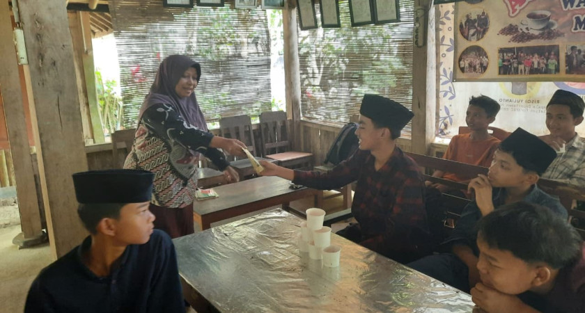Laksanakan Nyantri Kloter 4, MTsN 5 Kulon Progo Padukan Spiritual dengan Entrepreneurship