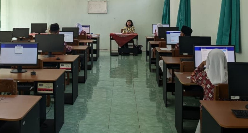 Andalkan Fasilitas Lab Digital, MTsN 5 Kulon Progo Lancar Laksanakan OSN Daring 2026