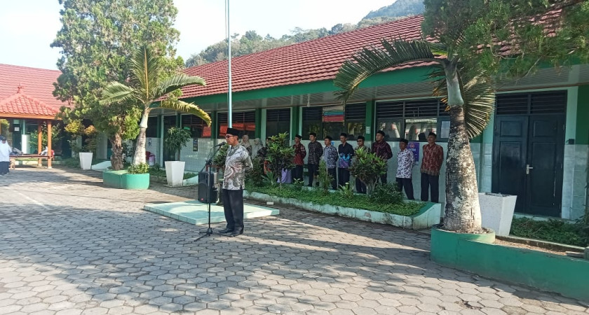 MTsN 5 Kulon Progo Canangkan Zero Waste dalam Apel Pagi Menuju Madrasah Adiwiyata