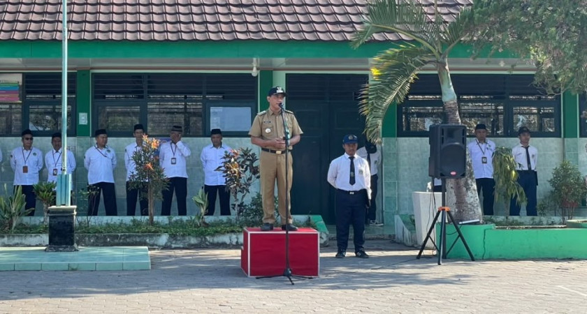 Tiga Pesan Penting Panewu Samigaluh untuk Siswa MTsN 5 Kulon Progo Saat Menjadi Pembina Upacara Bendera