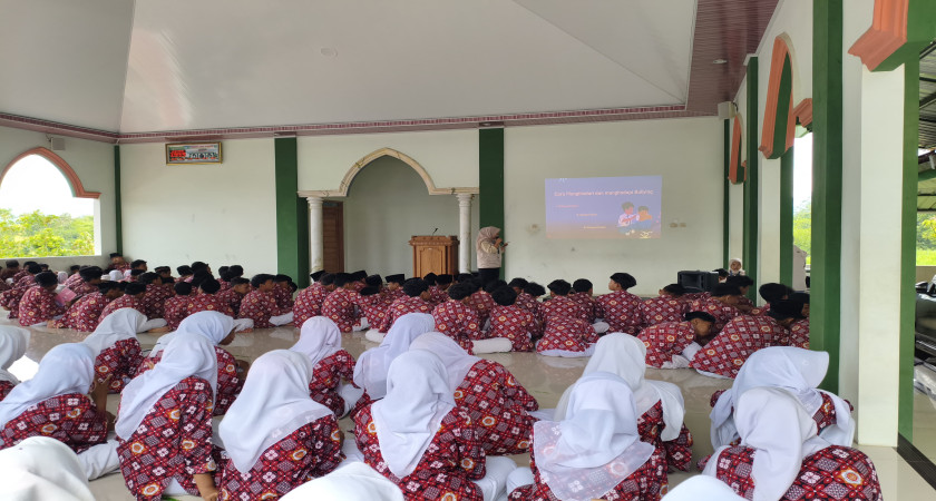 Mahasiswa KKN UPY Isi Kokurikuler MTsN 5 Kulon Progo dengan Edukasi Anti Perundungan