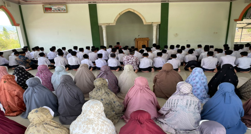 Didik Komaidi: Imam dan Kultum perdana Kamad Baru MTs N 5 Kulon Progo