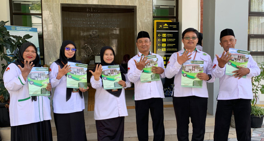 Tingkatkan Profesionalisme, Enam ASN MTsN 5 Kulon Progo Terima SK Kenaikan Pangkat