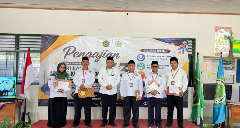Apresiasi Dedikasi, Lima GTK MTsN 5 Kulon Progo Terima Penghargaan Berprestasi pada Harlah ke-43