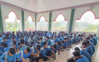 Sarapan Bersama Jadi Pembuka Kegiatan World Clean Up Day MTsN 5 Kulon Progo