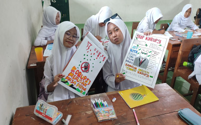 Kreatif dan Edukatif, Murid MTsN 5 Kulon Progo Buat Poster Antikorupsi untuk Dukung Zona Integritas