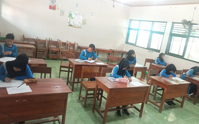 Goresan Seni Kaligrafi di ajang Classmeeting MTs N 5 Kulon Progo