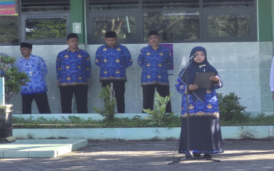 Semangat Hardiknas Berkobar di Upacara Bendera MTsN 5 Kulon Progo