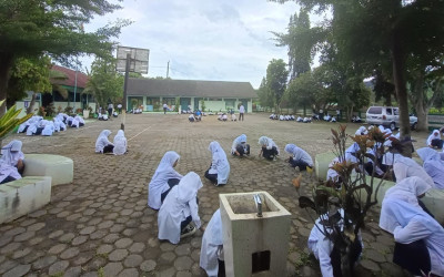 Siap Belajar di Awal Tahun 2026, MTsN 5 Kulon Progo Pastikan Kebersihan Lingkungan Madrasah