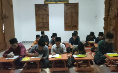 Kajian Kitab Kuning ciri khas NYANTRI di MTs N 5 Kulon Progo