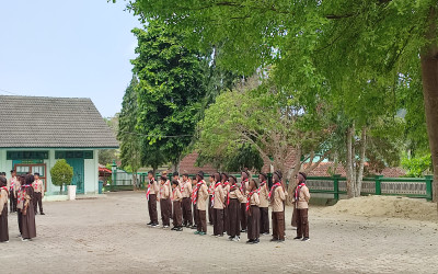 Latih Disiplin dan Kekompakan, Ekstrakurikuler Pramuka MTsN 5 Kulon Progo Gelar Baris-Berbaris