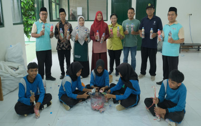 Ecobrick Jadi Bukti cinta MTs N 5 Kulon Progo kepada Alam
