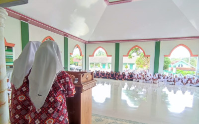 Belajar Demokrasi Lewat Orasi: Siswa MTsN 5 Kulon Progo Tampil Memukau