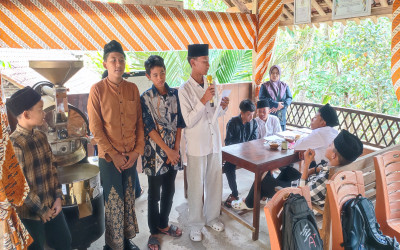 Belajar Berwirausaha Langsung dari Pelaku Usaha, Program Nyantri MTsN 5 Kulon Progo Hadirkan Pengalaman Nyata