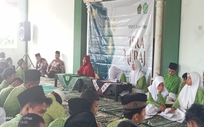 Buka Pengajian Isra’ Mi’raj, Kepala MTsN 5 Kulon Progo Ingatkan Pentingnya Sholat