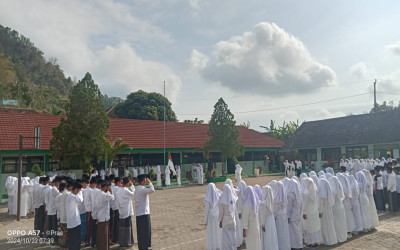 Meriahkan Hari Santri, MTsN 5 Kulon Progo Gelar Upacara