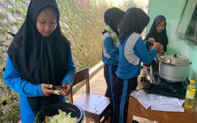 Siswa MTsN 5 Kulon Progo Beradu Kreativitas dalam Lomba Masak Daging Qurban