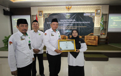 Peduli Lingkungan, MTsN 5 Kulon Progo Raih Penghargaan Madrasah Adiwiyata Kabupaten