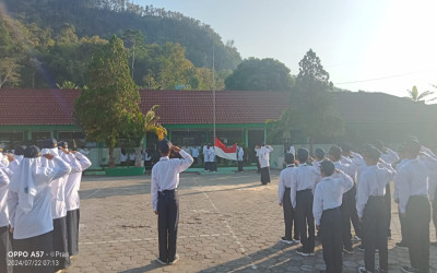 MTsN 5 Kulon Progo Gelar Upacara Bendera Peringati Hari Anak Nasional