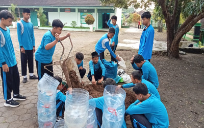 Bestari Cling: Saat Siswa MTsN 5 Kulon Progo Kompak Beraksi Demi Lingkungan