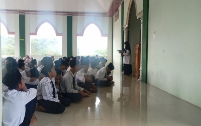 Kepala MTsN 5 Kulon Progo, Farida Rahmawati Recharge Semangat Siswa Jelang Akhir Semester