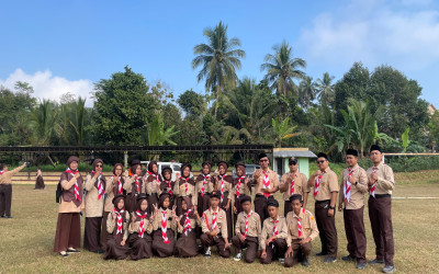 Khidmat di Bawah Terik Matahari, Murid dan Guru MTsN 5 Kulon Progo Ikuti Upacara Hari Pramuka ke-65