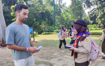 Latih Keberanian Berbahasa Inggris, Siswa MTsN 5 Kulon Progo Wawancarai Turis Mancanegara di Borobudur