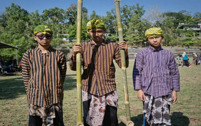 MTsN 5 Kulon Progo Juarai Lomba Egrang Tingkat Kapanewon Samigaluh