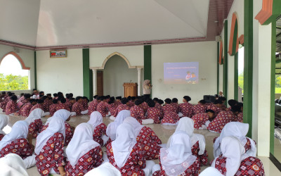 Mahasiswa KKN UPY Isi Kokurikuler MTsN 5 Kulon Progo dengan Edukasi Anti Perundungan