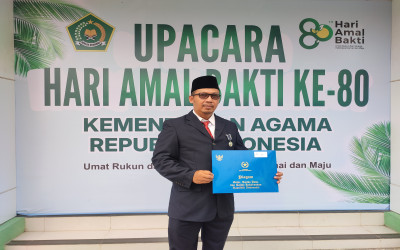 Guru MTsN 5 Kulon Progo Raih Satyalancana Karya Satya 20 Tahun pada HAB Kemenag ke-80