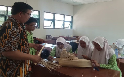 Siswa MTsN 5 Kulon Progo Kembangkan Kreativitas dalam Proyek Miniatur Kapal Pesiar