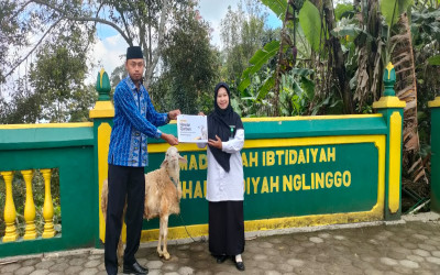 MTs N 5 Kulon Progo Lakukan Pentasyarufan Hewan Kurban ke MIM Nginggo
