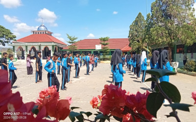 Latihan Senam Bugar Kulon Progo: Siswa Kelas 8 MTsN 5 Kulon Progo Bangun Jiwa Raganya