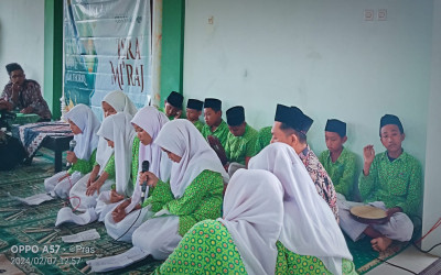 Tim Hadroh MTsN 5 Kulon Progo Tampil di Pengajian Isra' Mi'raj