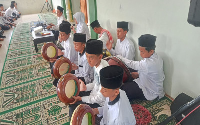 Tim Hadroh MTsN 5 Kulon Progo Hiasi Hari Santri 2025