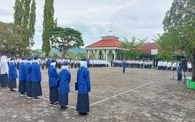 Upacara Peringatan Hari Sumpah Pemuda ke-97 di MTs N 5 Kulonprogo Berlangsung Khidmat