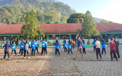 Pengurus OSIS MTsN 5 Kulon Progo Ikuti Senam Pagi dan Latihan Dasar Kepemimpinan