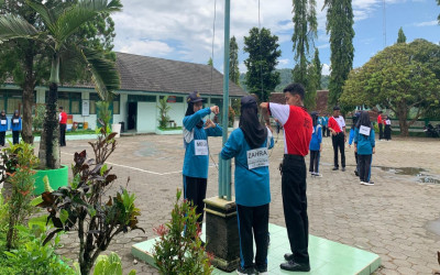 Bentuk Kedisiplinan dan Kekompakan Siswa, OSIS MTsN 5 Kulon Progo Latihan Upacara