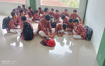 Menggali Makna Demokrasi: Kelas 8 MTsN 5 Kulon Progo Lakukan Refleksi P5